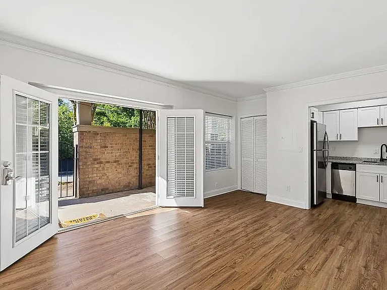 6980 Roswell Rd #C13 — Photo 7