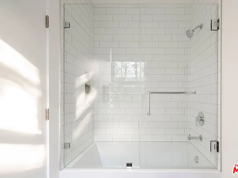 927 Hyperion Ave — Photo 10