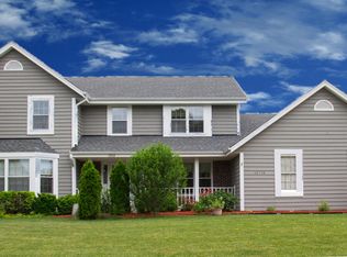 13715 W Maple Ridge Rd, New Berlin, WI 53151