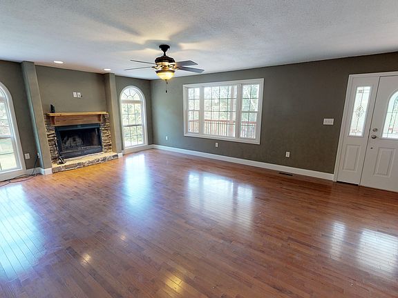 4th image of 223 Wilmore Dr