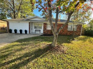 4310 Meadowbrook Dr, Bryan, TX 77802