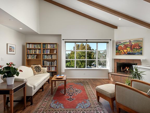 2nd image of 1809 Cliff Dr APT 1