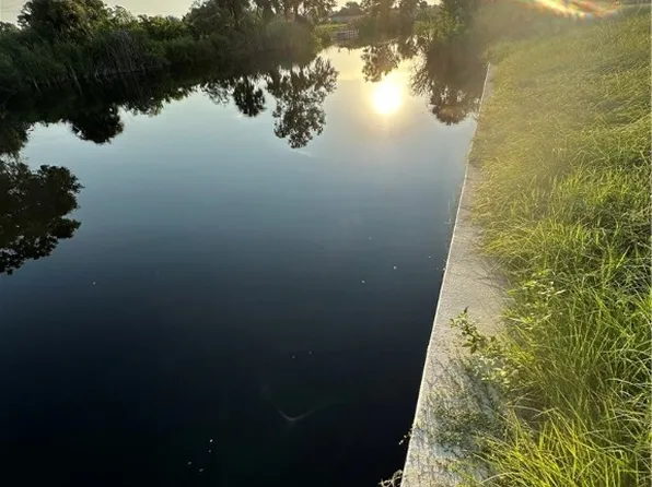 2043 NE 27th St, Cape Coral, FL 33909