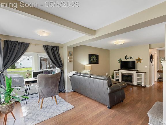 5th image of 415 Leon Rd