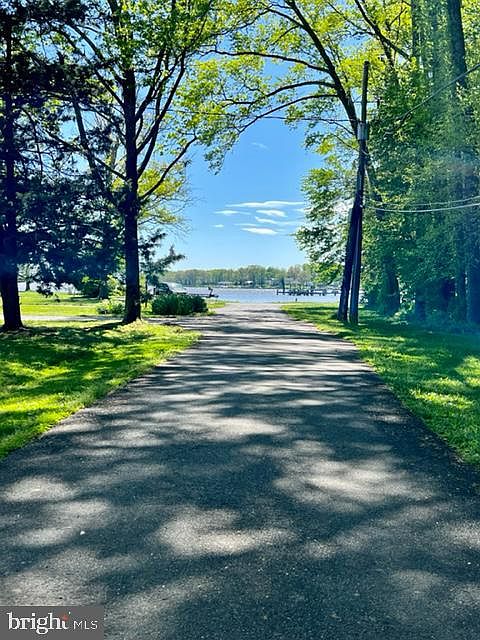 2nd image of Rich Neck Rd