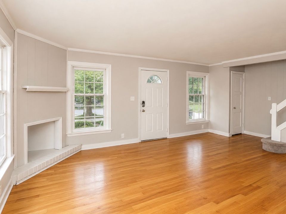 1st image of 2404 Webster St