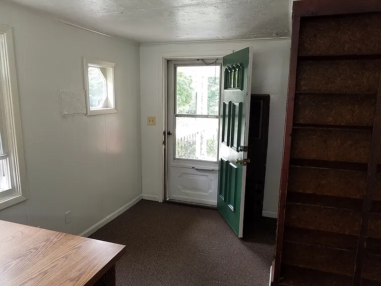 347 E Crain Ave — Photo 10