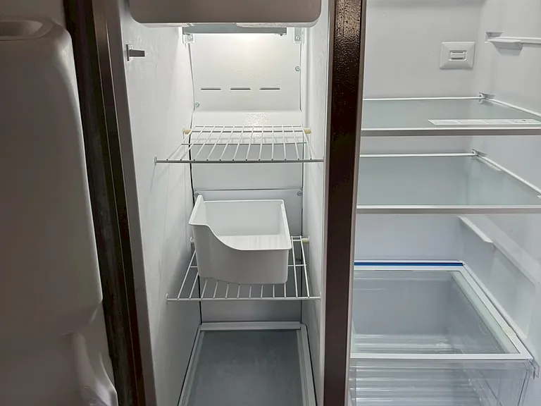 __ Refrigerator
"Brand-new stainless steel refrigerator _ clean, energy-efficient, and spacious for all your groceries."