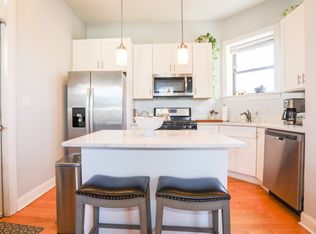 1359 W Barry Ave APT 3, Chicago, IL 60657