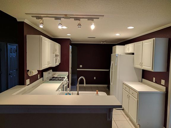 Eat-In Kitchen