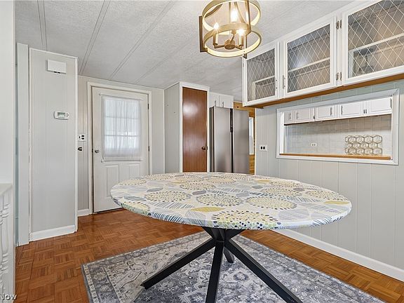 5th image of 1565 Guenevere St
