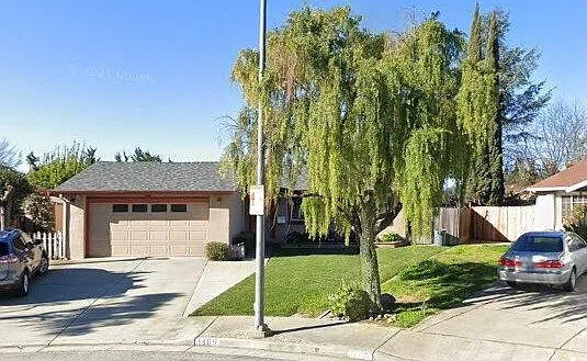 1469 Daffodil Ct photo 1