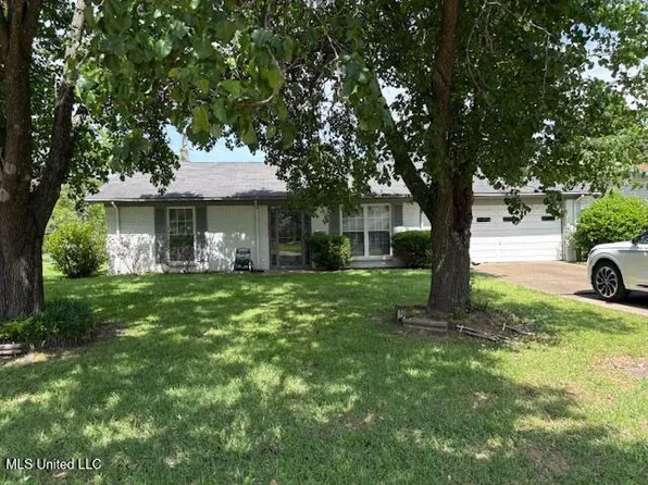 1101 Medallion Dr, Greenwood, MS 38930