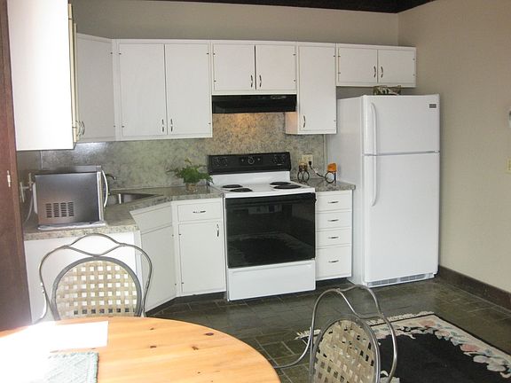 3rd image of 690 Windwood Dr