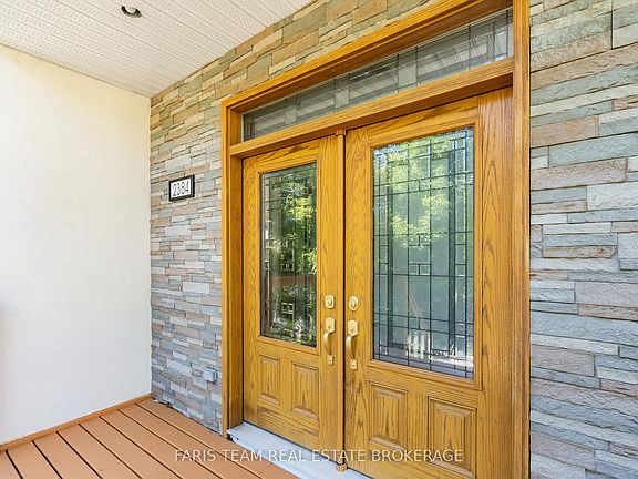 4th image of 2384 Champlain Rd
