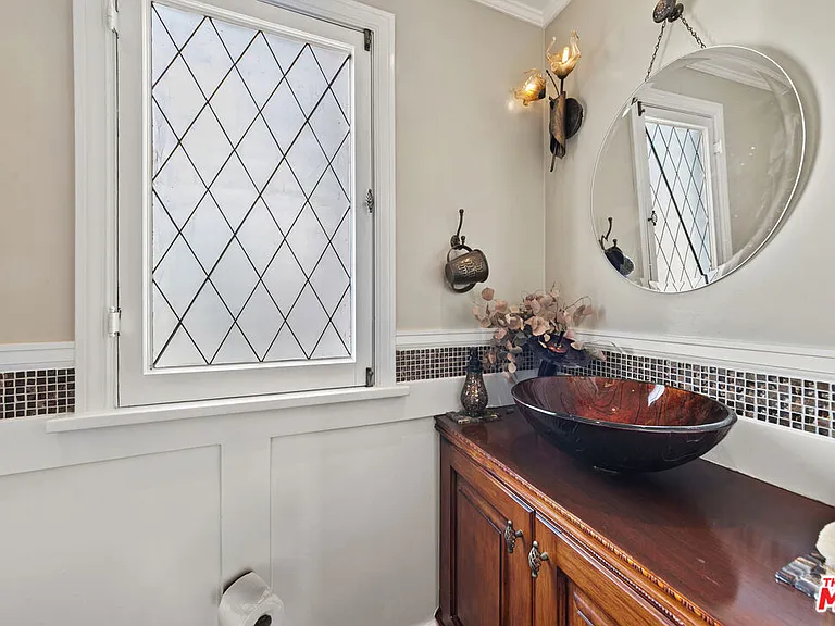 401 N McCadden Pl — Photo 12