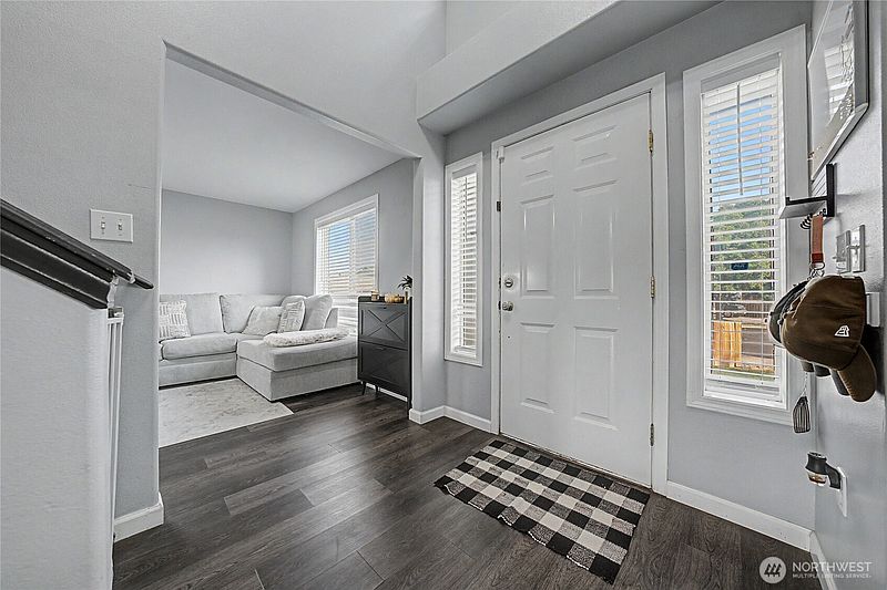 2nd image of 1737 W Mockingbird Street
