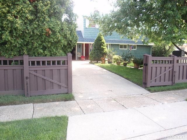 2nd image of 135 Kingfisher Rd
