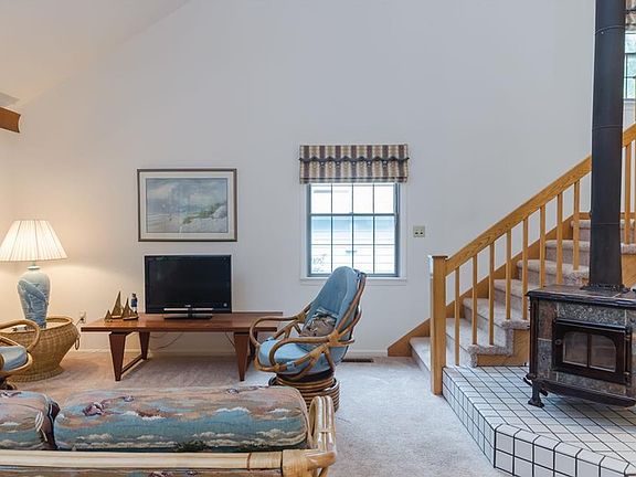 4th image of 210 Ashwood Ct