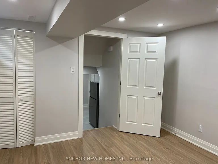 17 Applemore Rd #BASEMENT — Photo 10
