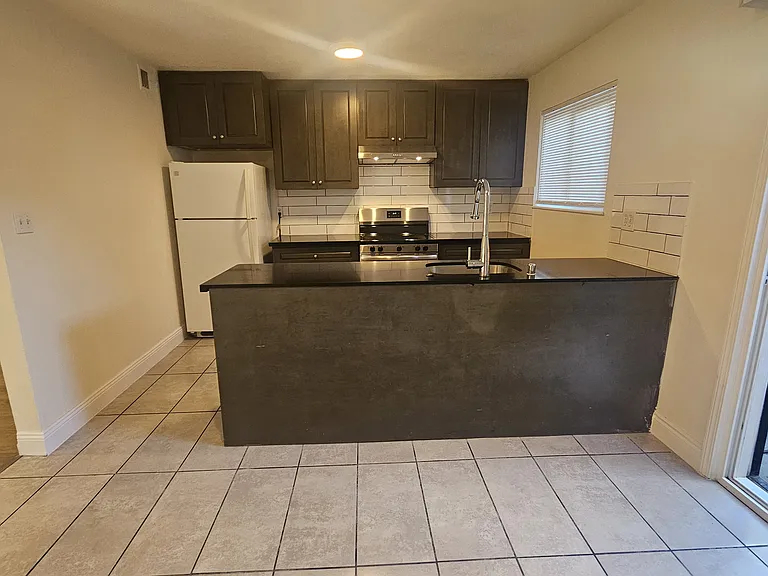4101 Porter St #6 — Photo 6
