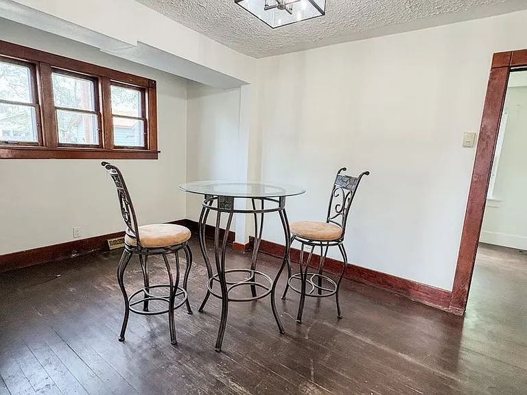 205 1/2 Terry Ave — Photo 16