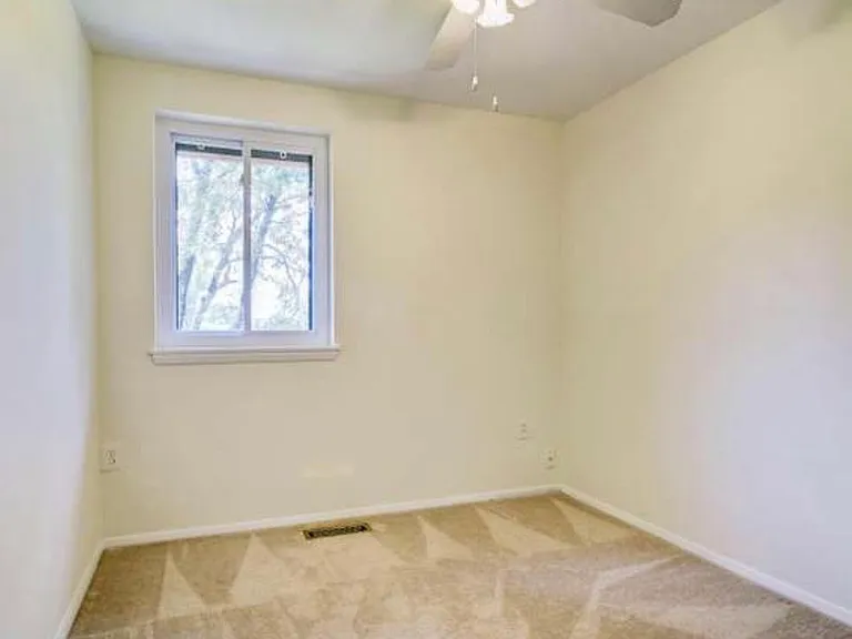 6960 Knighthood Ln — Photo 6