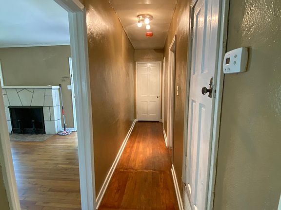 3rd image of 2450 W Mulberry Ave