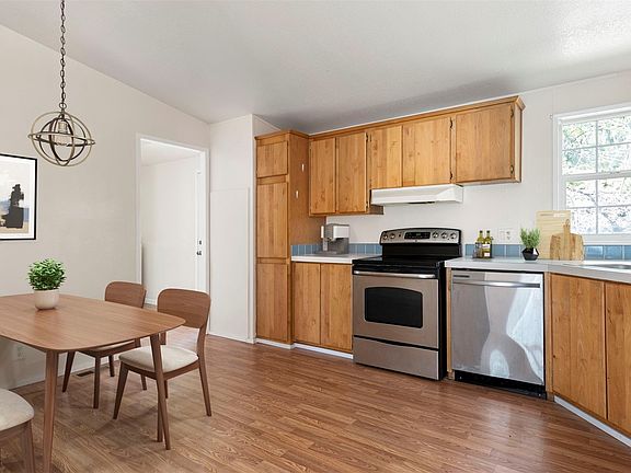 3rd image of 100 NE Lorrain Court