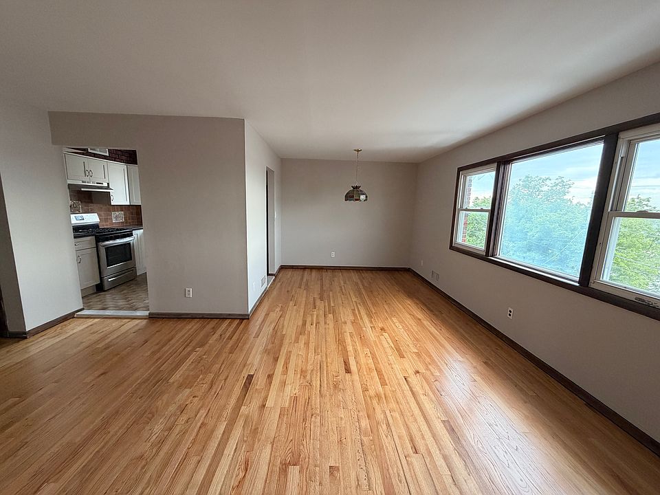 Living area / Dining area