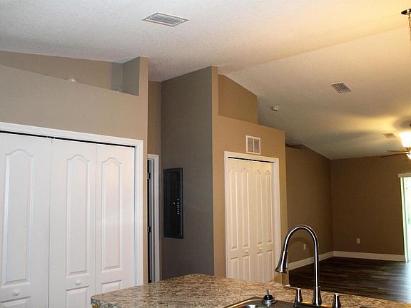 4th image of 9208 N Travis Dr