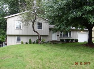 9612 Hayes Dr, Overland Park, KS 66212