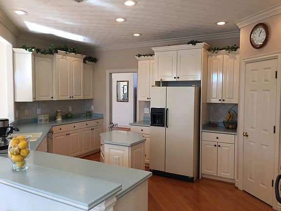 Spacious Kitchen with Island