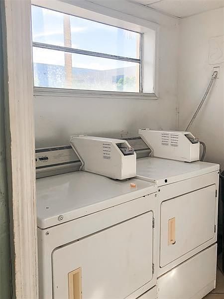 2nd image of 4081 N Dixie Hwy APT 2