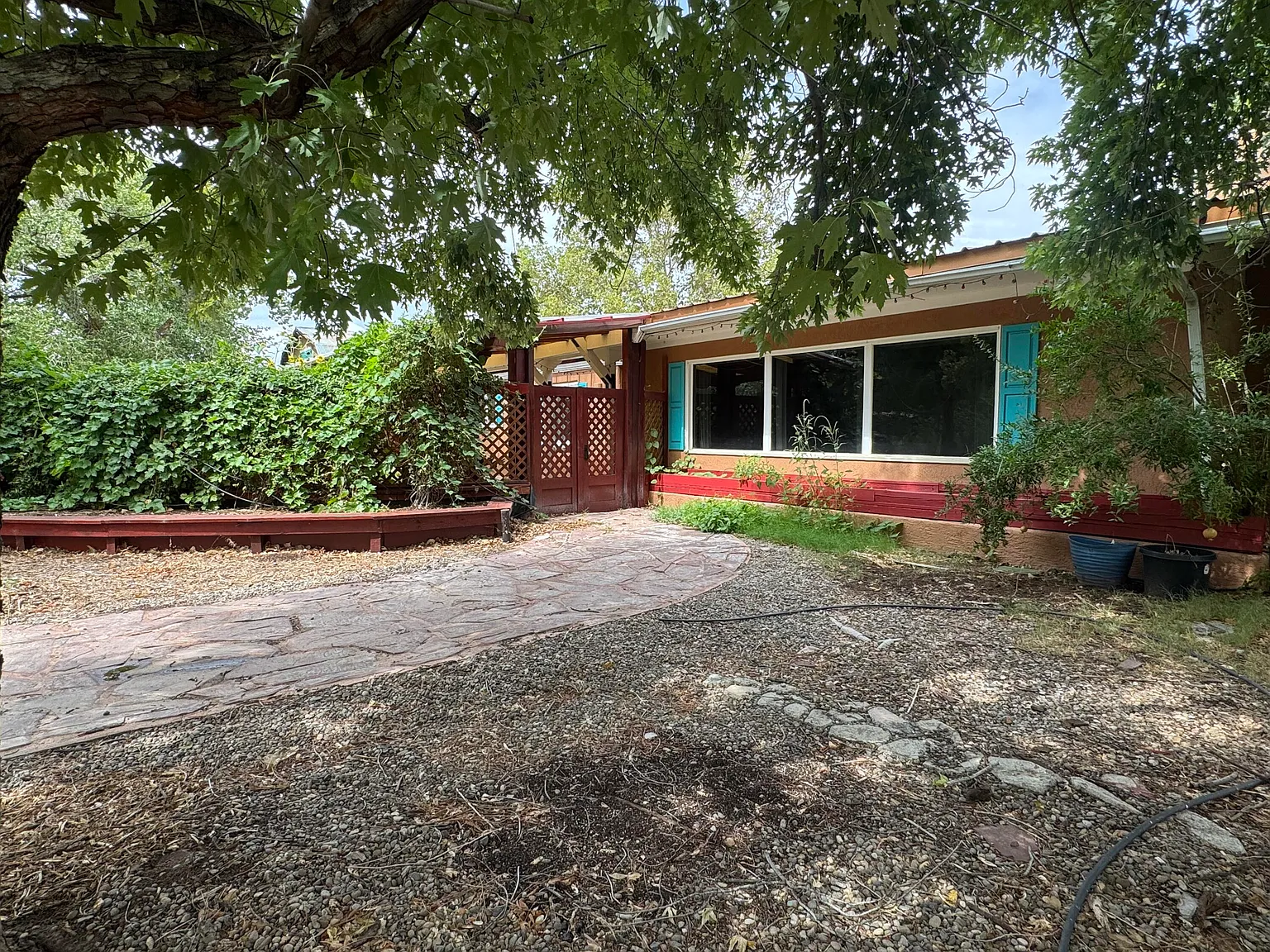3 bed, 2.0 bath, 2650 sqft, $4,000 — Photo 1