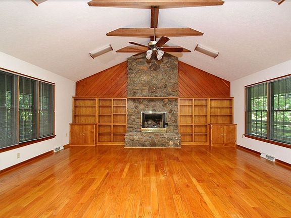 4th image of 1165 Knollwood Dr
