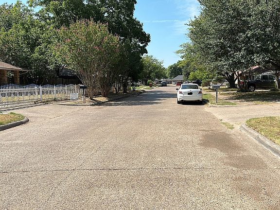 5th image of 4817 Honeysuckle Dr