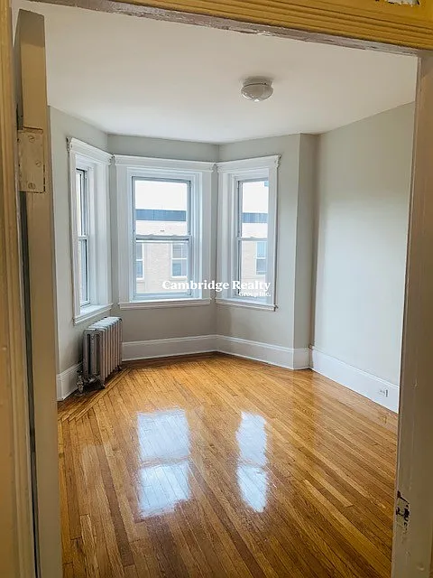 2 bed, 1.0 bath, $3,600 — Photo 3