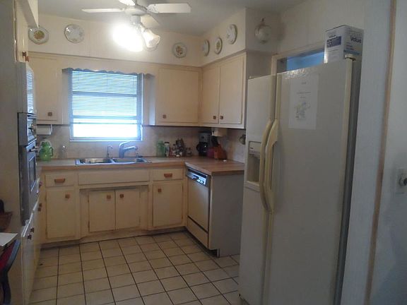 3rd image of 305 SE 23rd Ave