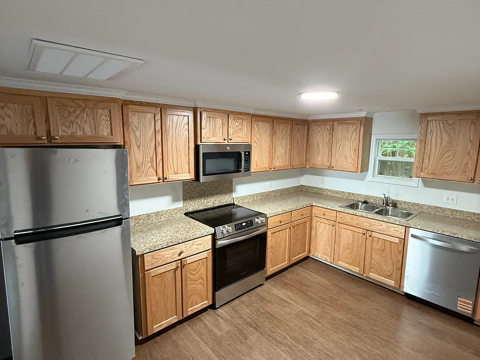 1 bed, 850 sqft, $1,450 — Photo 4