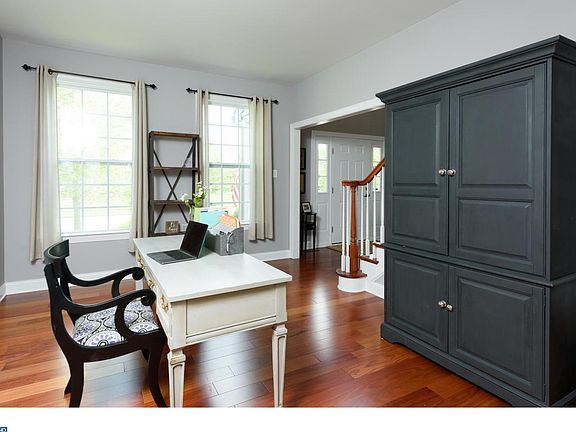4th image of 506 Willow Glen Cir