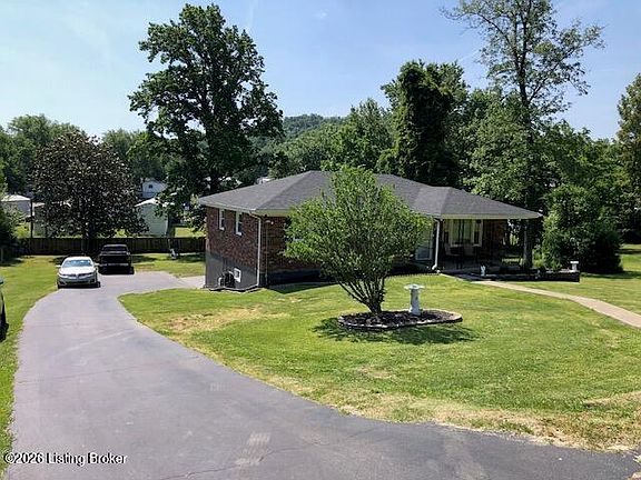4th image of 693 N Lakeview Dr