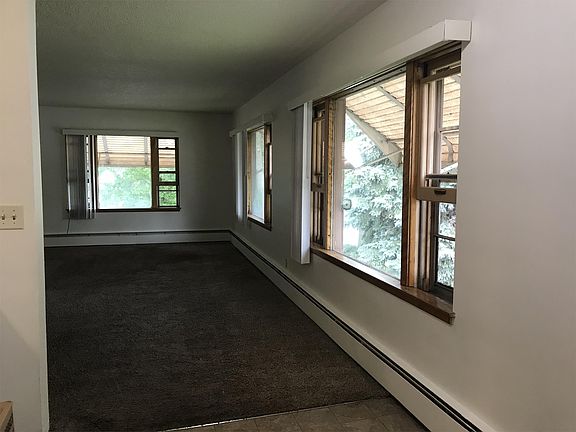 4th image of 404 7th St S APT 09