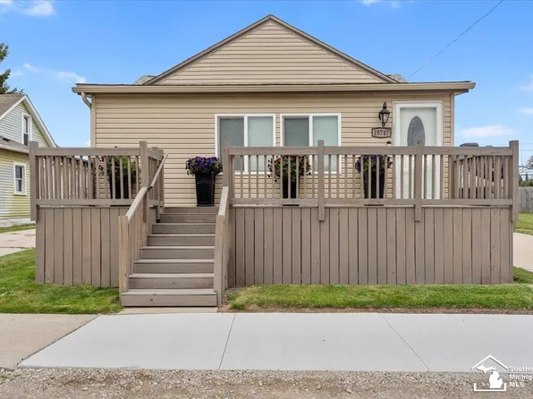 18747 Riverview St, Riverview, MI 48193