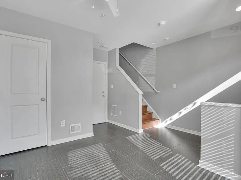 909 5th St SE — Photo 29