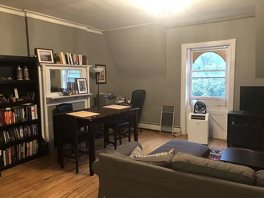 Rented by Standard Living Realty Inc | media 19