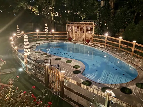 1808 Clovermeadow Dr, Vienna, VA 22182