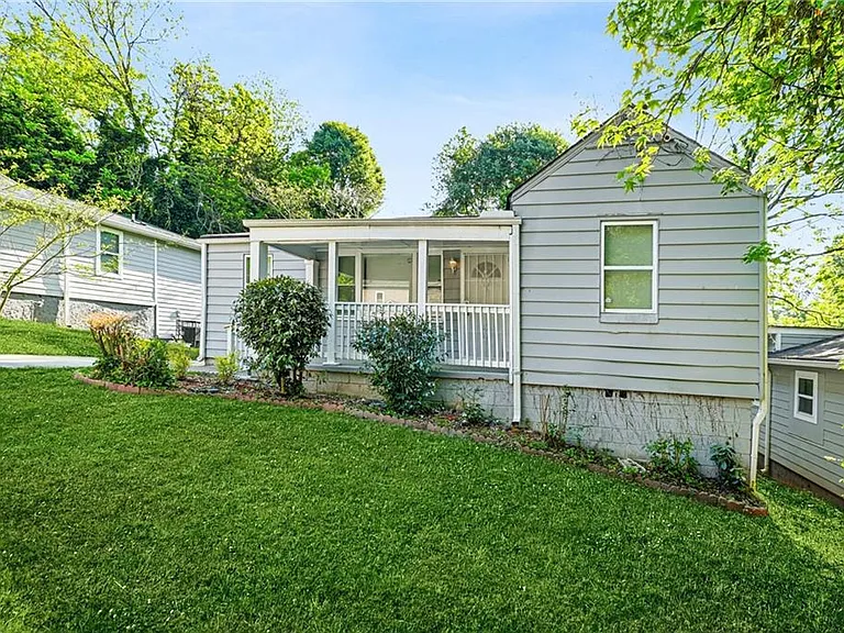360 Betsy Ave SW — Photo 5