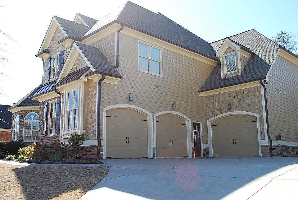 2nd image of 4992 Millwood Dr