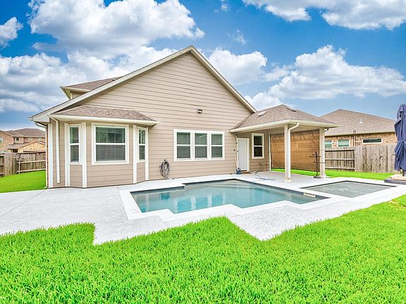 2nd image of 5943 Pearland Pl